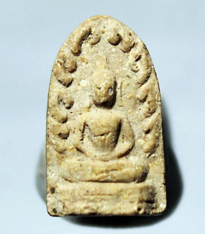 Q844พระรอด หลวงปู่สี วัดเขาถ้ำบุญนาค จ.นครสวรรค์ ปี2517 เนื้อชานหมาก สภาพสวยๆ