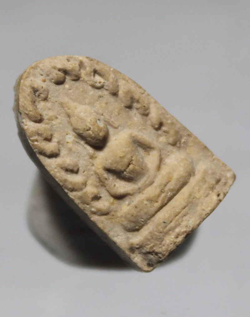 Q844พระรอด หลวงปู่สี วัดเขาถ้ำบุญนาค จ.นครสวรรค์ ปี2517 เนื้อชานหมาก สภาพสวยๆ