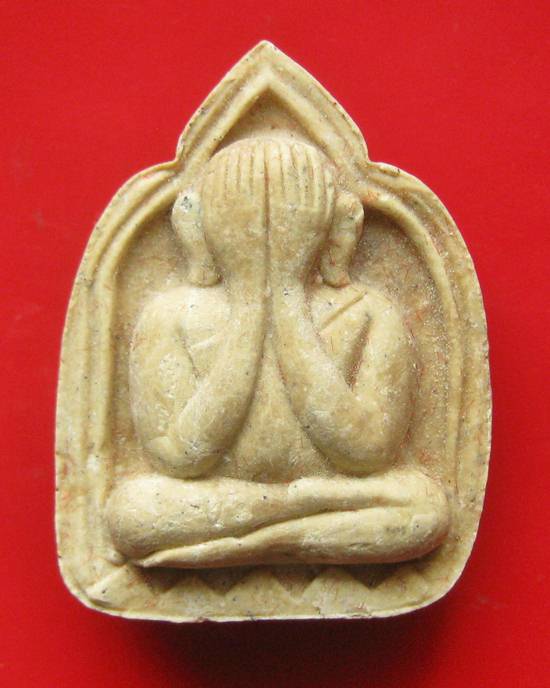 ปิดตาผงมหาจักรพรรดิ์ พิมพ์บัวฟันปลา หลังตะกรุดจักรพรรดิ์ ปี 42 ร่วมสร้างอุโบสถ วัดซับลำไย หลวงปู่หมุ