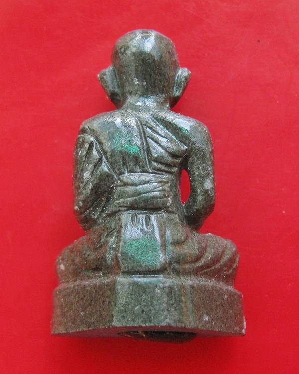 พระรูปเหมือน หลวงปู่ละมัย เนื้อหินหยกแม่น้ำโขง ก้นอุดชันนะโรง รุ่น เสาร์ ๕ (อจินตรัย) "รวยทันตา" 