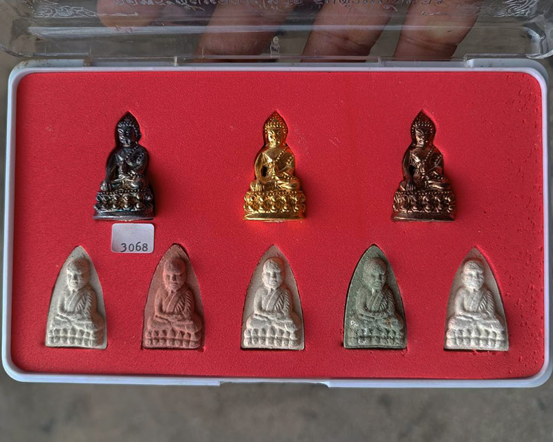 ชุดกรรมการ เลข 3068...พระชัย หลวงปู่ทวด รุ่นตำหนักทอง หลวงปู่ทอง สุสังวโร วัดป่ากอสุวรรณ ครบชุด 8 อง