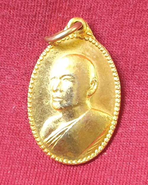 เหรียญไข่หันข้างเล็ก หลวงพ่อแพ วัดพิกุลทอง จ.สิงห์บุรี ปี2536 เนื้อกะไหล่ทอง