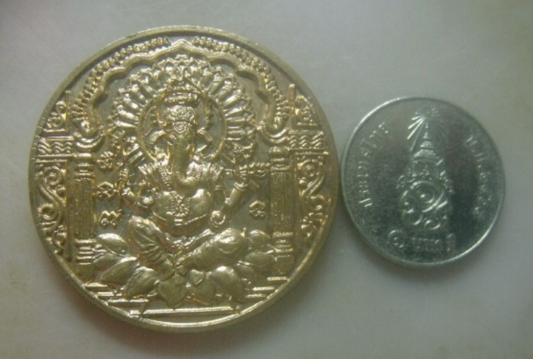 **เบาๆ**เหรียญกลมพระพิฆเนศ หลังพระแม่ลักษมี**เทพีแห่งความร่ำรวย โชคชะตา ความรัก สวยๆ