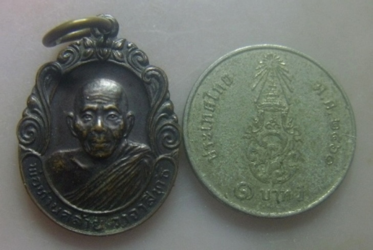 **เบา​ๆ​**เหรียญพ่อท่านคล้าย วาจาสิทธิ์ หลังพระบรมธาตุ วัดธาตุน้อย(เจดีย์) จ.นครศรีฯ**สวยๆ