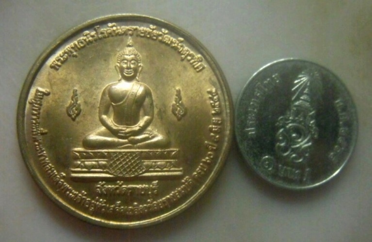 **เบาๆ**เหรียญพระพุทธนิรโรคันตรายชัยวัฒน์จตุรทิศ หลัง ร.๑ ที่ระลึกครบ๖๐ปี ในหลวง ร.๙ ปี ๒๕๔๙**สวยๆ