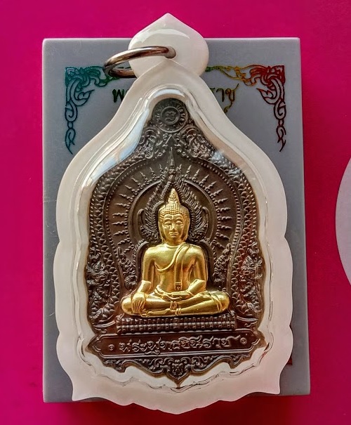 พระพุทธชินราช หลังท้าวเวสสุวรรณ หลวงพ่อพัฒน์ เนื้อชนวนหน้ากากทองทิพย์ 2โค๊ต #481...เคาะเดียวแดง...