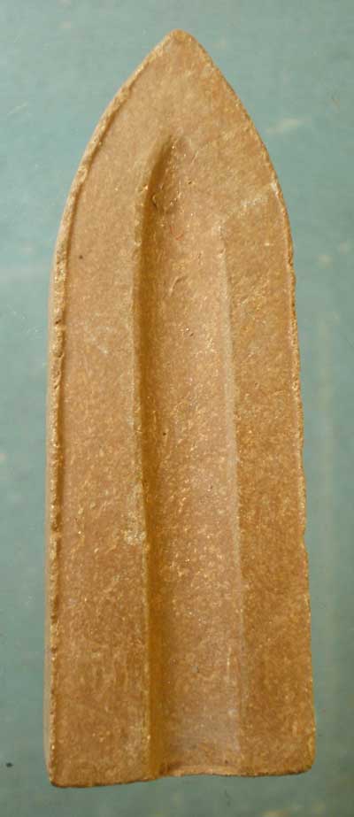 พระร่วงหลังรางปืน เนื้อผง