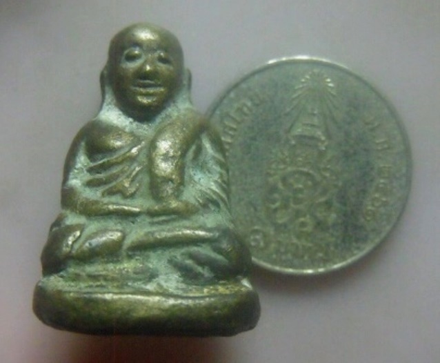 **เบา​ๆ​**รูปหล่อหลวงพ่อเงิน วัดบางคลาน เนื้อทองผสม เก่าๆ**เนื้อจัด สวยๆ เชิญชมครับ