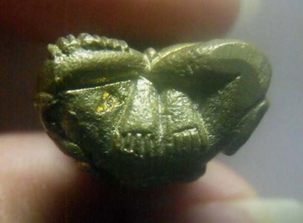 **เบา​ๆ​**พระปิดตามหาอุตม์ หล่อยันต์ยุ่ง เนื้อทองผสม ไม่ทราบที่**ใต้ฐานมีโค้ด สวยๆ เชิญชมครับ 