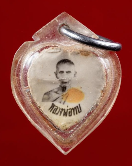 รูปถ่ายแต้มสีหลังตะกรุดหลวงพ่อทบธัมมปํญโญ พิมพ์รูปหัวใจหายากมากๆ ออกวัดช้างเผือก ปี2519