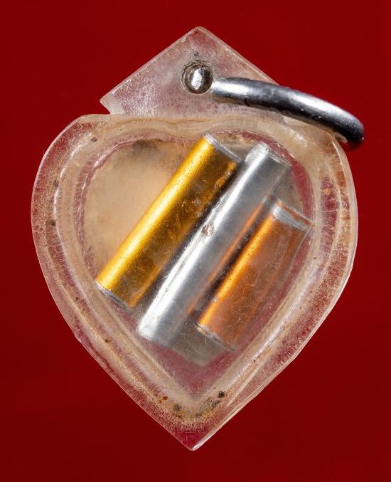 รูปถ่ายแต้มสีหลังตะกรุดหลวงพ่อทบธัมมปํญโญ พิมพ์รูปหัวใจหายากมากๆ ออกวัดช้างเผือก ปี2519