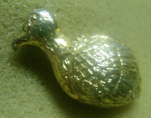 **เบา​ๆ​**รูปหล่อ นกคุ่มกันไฟ..นกคุ้มภัย คุ้มทรัพย์**หลังยันต์ กะไหล่ทอง สวยๆ เชิญชมครับ 