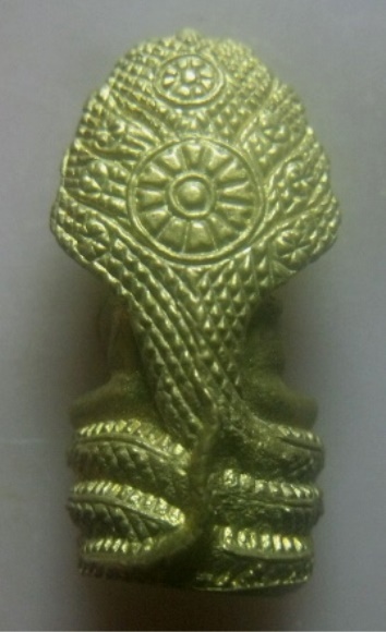 **เบาๆ**รูปหล่อพระนาคปรกลอยองค์ เนื้อโลหะผสม หล่อเก่า**สวยๆ เชิญชมครับ 