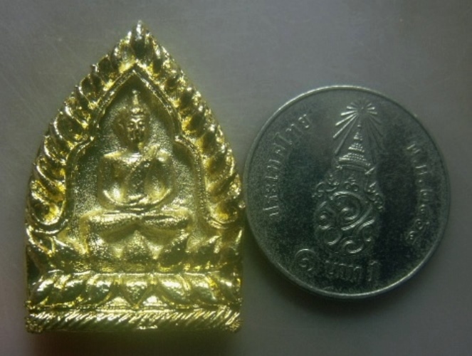 **เบาๆ**เหรียญเจ้าสัวหลวงพ่อคูณ รุ่น เจ้าสัวมหาเศรษฐี เหลือกินเหลือใช้ วัดบ้านไร่ เสาร์ ๕ ปี ๒๕๓๖**