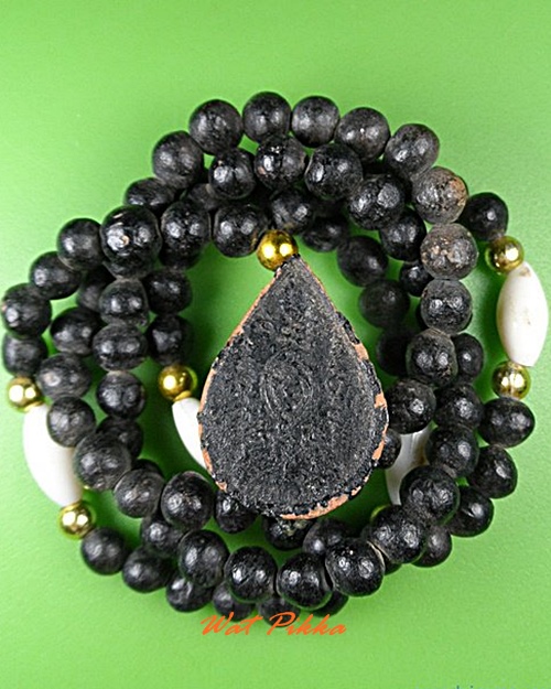 พระผง&สร้อยปะคำหลวงพ่อเขียน วัดกระทิง จันทบุรี .C106.