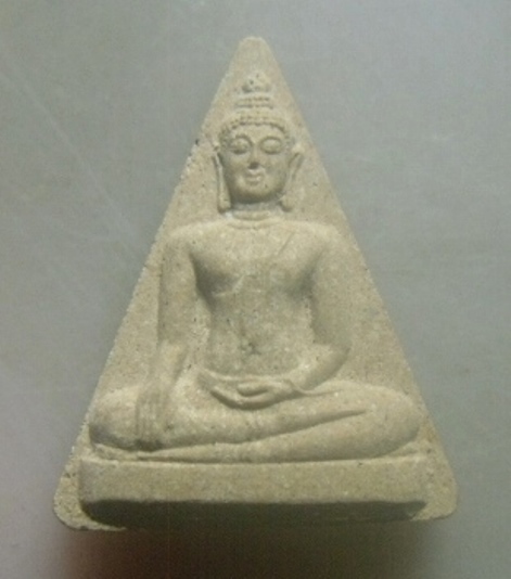 **เบาๆ**พระนางพญาพิมพา รุ่นวาจาสิทธิ์ หลวงปู่พิมพา วัดหนองตางู จ.นครสวรรค์ ปี ๒๕๓๕**หลังยันต์ สวยๆ