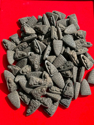 !!! 100 องค์ !!! พระหลวงพ่อทวด วัดห้วยมงคล พิมพ์เตารีด หลังยันต์ ปี 2548