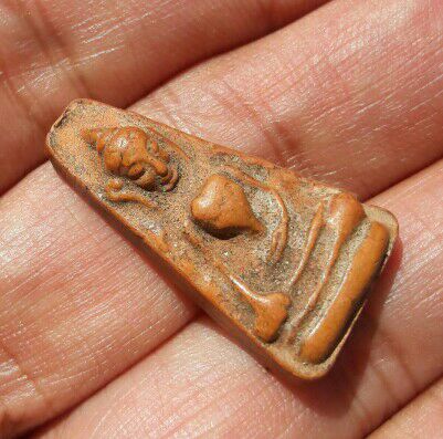 พระผงสุพรรณหลังยันต์ หลวงปู่ถิร ปญฺญาปโชโต วัดป่าเลไลย์วรวิหาร จ.สุพรรณบุรี ปี 2514 เคาะเดียว    