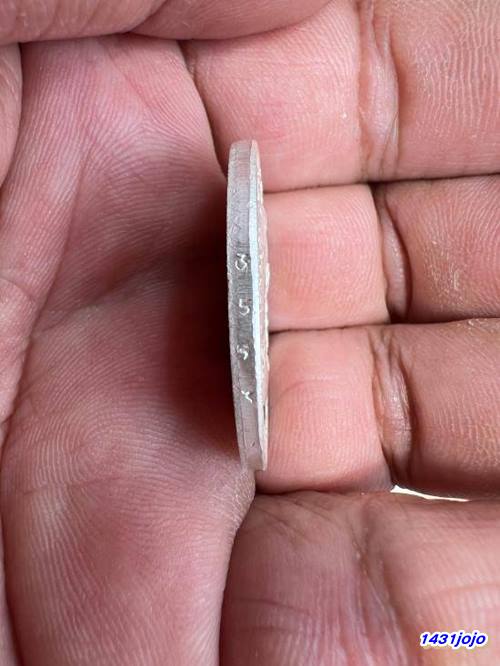 เหรียญ ร.5 ดุษฎีมาลา(ทรงยินดี) เนื้อเงินลงยาสีเขียว พิมพ์ใหญ่ หลวงพ่อแพ วัดพิกุลทอง ตอกโค๊ต,หมายเลข