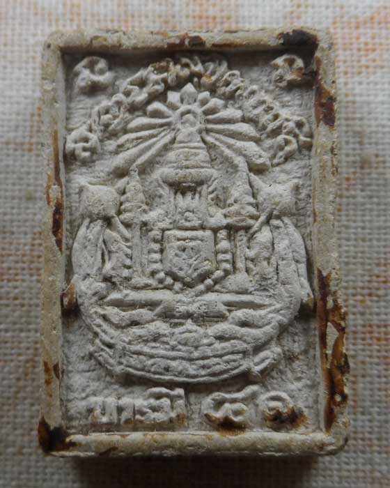 พระผงรูปเหมือน รุ่นบารมี ๘๑ หลวงพ่อเกษม เขมโก สุสานไตรลักษณ์ จ.ลำปาง