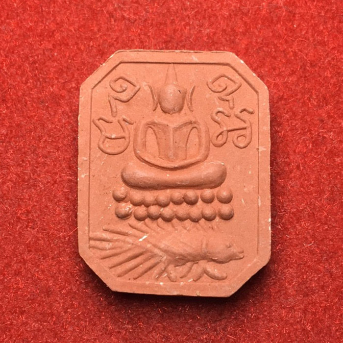 พระเนื้อดินพิมพ์ทรงเม่น หลวงพ่อฤาษีลิงขาว ชุด2องค์