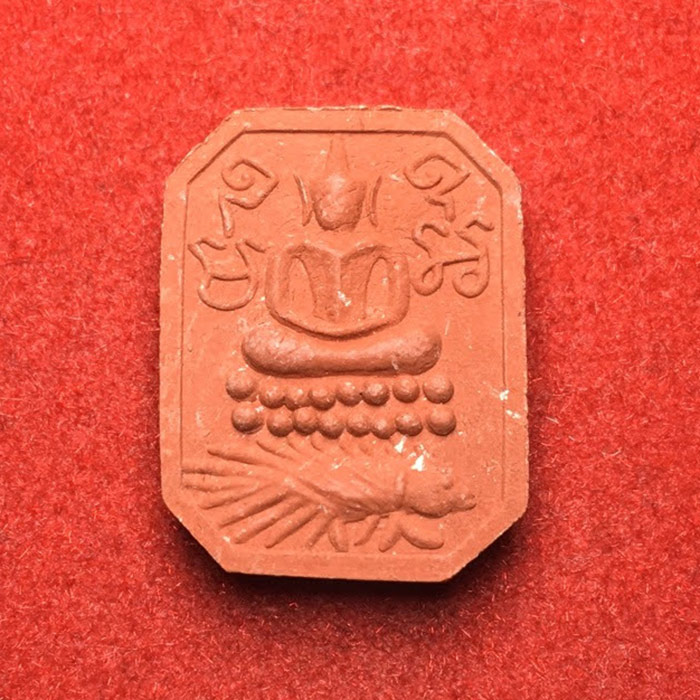 พระเนื้อดินพิมพ์ทรงเม่น หลวงพ่อฤาษีลิงขาว ชุด2องค์