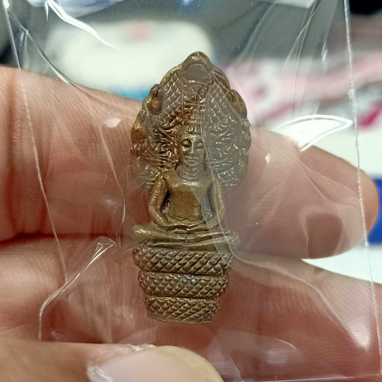 หลวงพ่อนาค รุ่นแรก วัดราชาธิวาส จ.กรุงเทพ เนื้อชนวนมวลสาร ผิวกลับสวย มันขลับ กล่องเดิม***ส่งฟรี