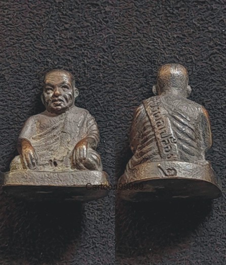 รูปหล่อรุ่น ๒ หลวงพ่อเปรื่อง วัดบางคลาน จ.พิจิตรครับ พิธีใหญ่ครับ