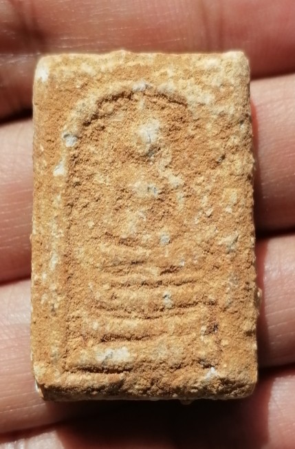 สมเด็จบางขุนพรหมแช่น้ำมนต์​ พิมพ์ฐานแซม วัดบางขุนพรหม​ พร้อมกล่องเดิม ปี 2547 เคาะเดียว