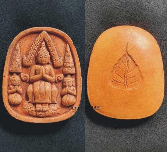 พระยอดขุนพล หลังปั๊มใบโพธิ์ เนื้อดินผสมผง สายใต้ ใหญ่ๆ ครับผม