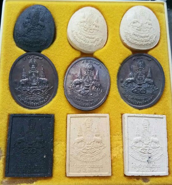 พระชุด หลวงปู่เหรียญ วรลาโภ วัดอรัญญบรรพต รุ่น.ถวายพระพร สำนักสงฆ์สวนจิตรลดา ปี2539