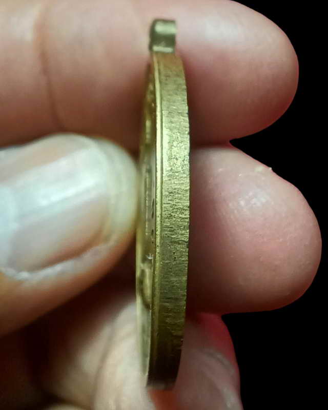 เหรียญทรงผนวช2508เนื้อทองฝาบาตรบล้อคนิยม 4500