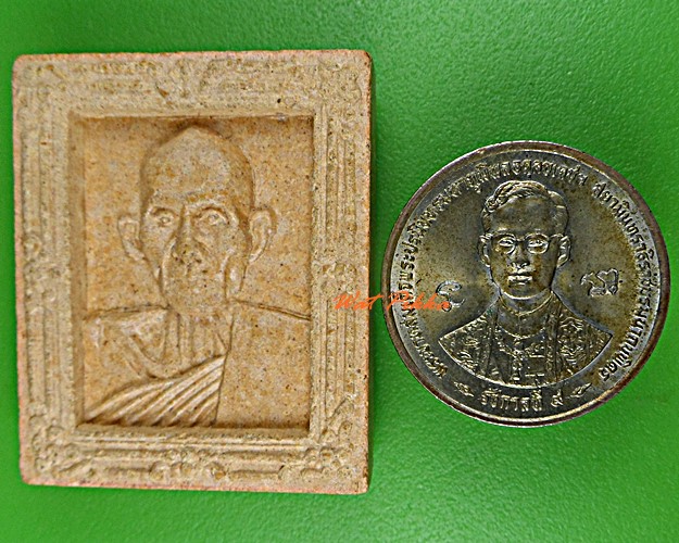 พระผงหลวงพ่อดี วัดพระรูป สุพรรณบุรี .D37.