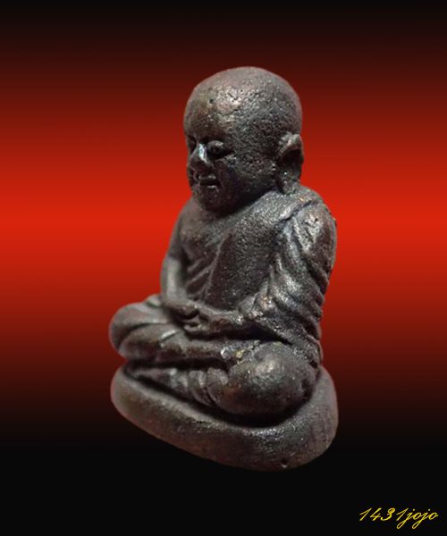 รูปหล่อหลวงพ่อเงิน บางคลาน พิมพ์เล็ก รุ่นพระธรรมปิฎก ๖๑ เนื้อนวโลหะกลับดำ ปี 2535 สวยและหายาก