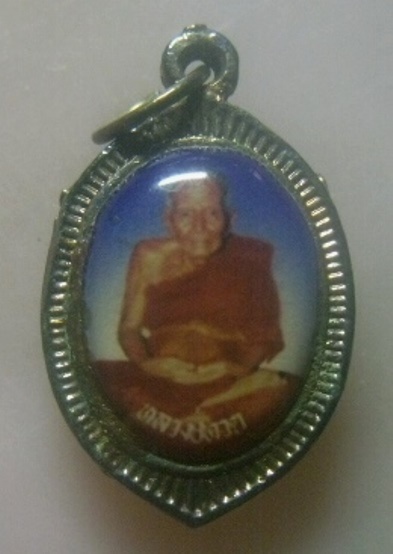 **เบา​ๆ​**ล็อกเก็ตหลวงปู่ทวด วัดช้างให้ หลังพ่อท่านคล้าย วัดสวนขัน ฉากน้ำเงิน**สวยๆ เชิญชมครับ