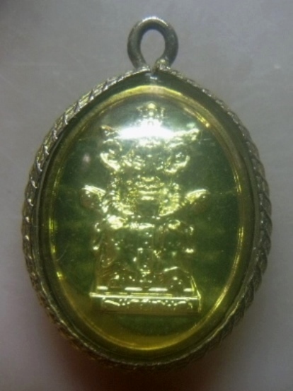 **เบาๆ**เหรียญ "เทพไฉ่ซิงเอี๊ย" เทพเจ้าแห่งความร่ำรวยโชคลาภ ปี ๒๕๕๕**กะไหล่ทอง เลี่ยมสวยพร้อมใช้