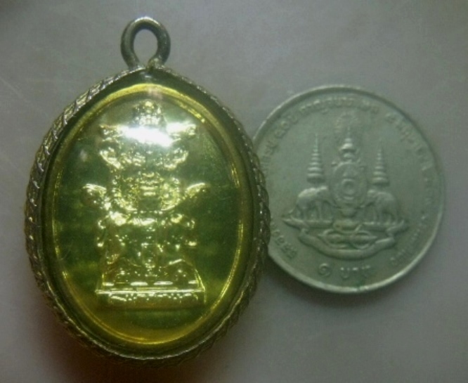 **เบาๆ**เหรียญ "เทพไฉ่ซิงเอี๊ย" เทพเจ้าแห่งความร่ำรวยโชคลาภ ปี ๒๕๕๕**กะไหล่ทอง เลี่ยมสวยพร้อมใช้