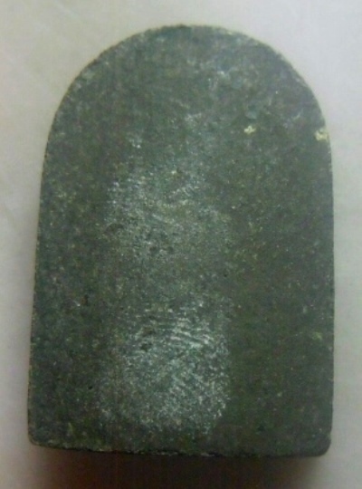 **เบาๆ**พระผงรูปเหมือนผสมว่าน พิมพ์ซุ้มกอ หลวงปู่สงฆ์ วัดเจ้าฟ้าศาลาลอย ปี ๒๕๑๕**หลังเพชรหน้าทั่ง