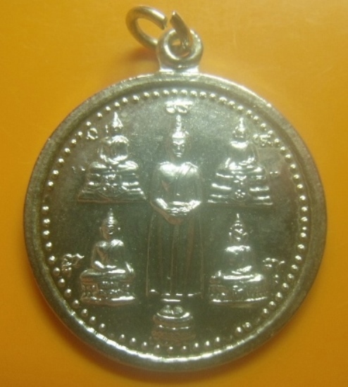 **เบาๆ**เหรียญหลวงพ่อ ๕ พี่น้อง รุ่น๑ วัดอ่างศิลา จ.ชลบุรี ปี ๒๕๕๒**กะไหล่เงิน สวยๆ