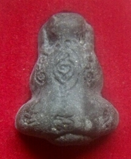 **เบาๆ**พระปิดตาหลวงปู่นาค วัดห้วยจระเข้ เนื้อผงใบลานเก้ากัณฑ์ รุ่นขุมทรัพย์ ๑๑๕ ปี**ผงตะไบเมฆพัตร