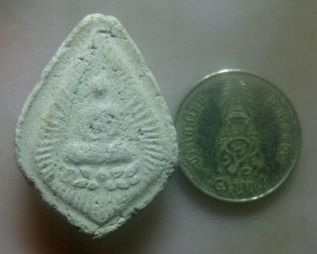 **เบา​ๆ​**พระกลีบบัว(พระกสิณ) หลังหลวงพ่อฉิม วัดพลานุภาพ จ.ปัตตานี ปี ๒๕๐๘**อ.ทิม วัดช้างให้ ปลุกเสก