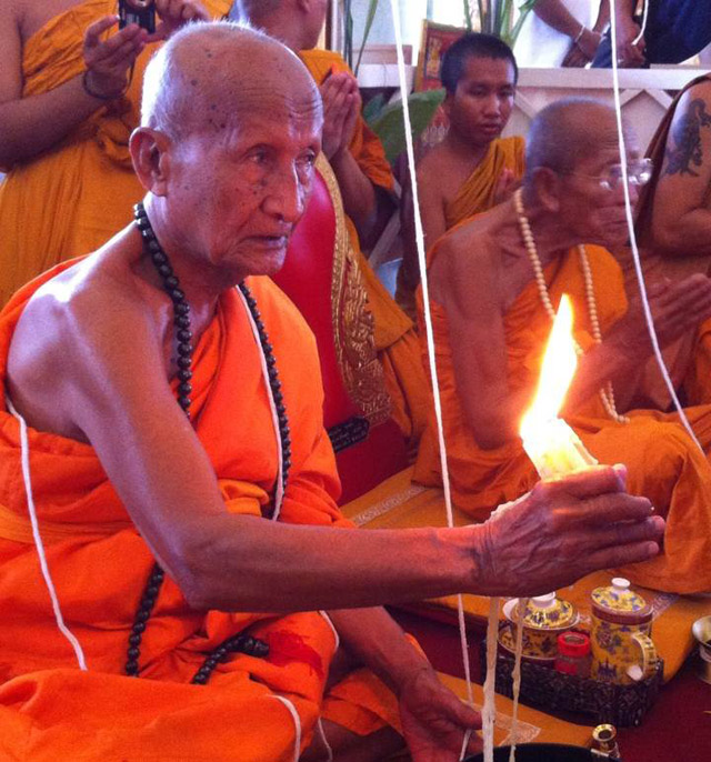 เหรียญแจกทาน รุ่นแรก รุ่นเจ้าสัว หลวงปู่แขก วัดสุนทรประดิษฐ์ จ พิษณุโลก ปี2555 เนื้อทองสตางค์