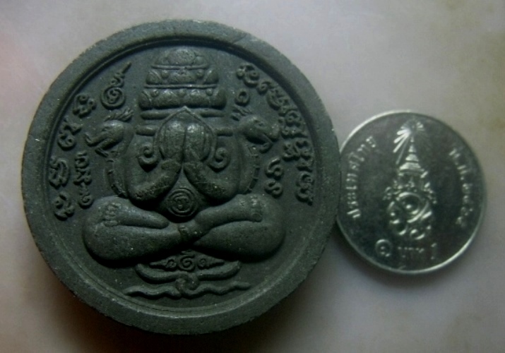 **เบาๆ**พระปิดตาพังพกาฬ รุ่นแพ้ไม่เป็น รวย รวย รวย เนื้อว่านดำ เจ้าคุณธงชัย วัดไตรมิตรฯ ปี๒๕๕๙**สวยๆ