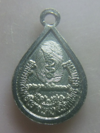 **เบาๆ**เหรียญเม็ดแตง พระยายเขียด วัดยางแดง จ.ปัตตานี ปี ๒๕๕๑**กะไหล่เงิน ประสบการณ์สูง สวยๆ