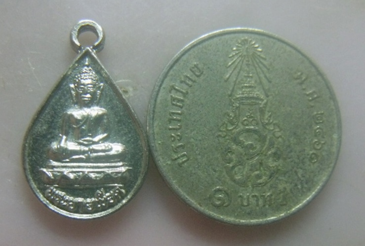 **เบาๆ**เหรียญเม็ดแตง พระยายเขียด วัดยางแดง จ.ปัตตานี ปี ๒๕๕๑**กะไหล่เงิน ประสบการณ์สูง สวยๆ