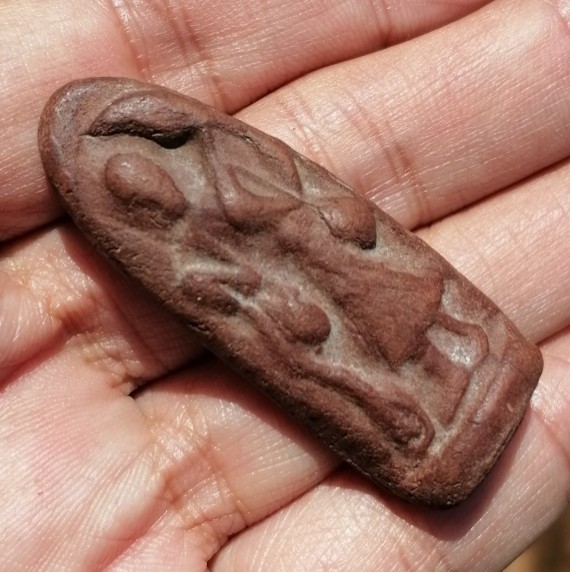 พระสิวลีกางร่ม เนื้อว่านสบู่เลือดผสมผงพุทธคุณ หลวงพ่อกวย​ วัดโฆษิตาราม​ ยุคต้น เคาะเดียว  