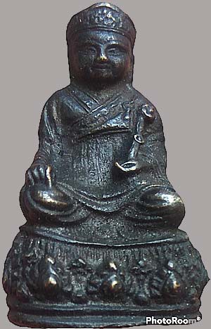 *รูปหล่อไต้ฮงกง รุ่นสาม ปี๒๕๒๒ สร้างโดยมูลนิธิป่อเต็กตึ๊ง หลวงปู่โต๊ะ วัดประดู่ฉิมพลี ร่วมปลุกเสก*