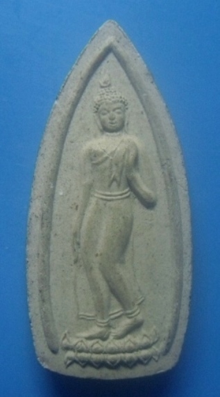 **เบาๆ**พระผงลีลา รุ่นแรก หลวงปู่บุญหนา ธมฺมทินฺโน วัดป่าโสตถิผล จ.สกลนคร ปี ๒๕๔๒**หลังยันต์ สวยๆ