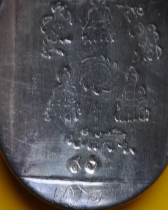 ล็อกเกตหลวงปู่ชื้น วัดญาณเสน หลังแผ่นเงิน 