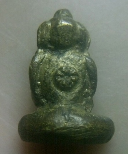 **เบาๆ**พระปิดตามหาอุตม์ ท้องยันต์อุ หลังดอกจัน เนื้อโลหะผสม เก่าๆ ไม่ทราบที่**เนื้อจัด เชิญชมครับ